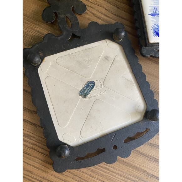Vintage H.S. Cast Iron Tile Trivets Holland Blue & White Windmill Made in Japan - Picture 4 of 5